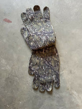 Load image into Gallery viewer, Vintage Mossy Oak Full Foliage Camo Grip Gloves