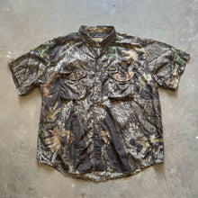 Load image into Gallery viewer, 2000’s Mossy Oak Breakup Camo Nylon Shirt (2XL)