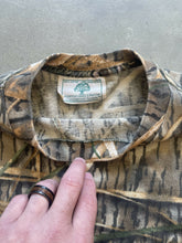 Load image into Gallery viewer, Vintage Mossy Oak Shadowgrass Camo Long Sleeve Shirt (XL)