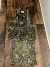 Load image into Gallery viewer, Mossy Oak Full Foliage Turkey Strap Vest