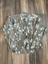 Load image into Gallery viewer, Vintage Winchester Trebark Camo Chamois Shirt (L)
