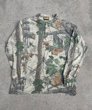 Load image into Gallery viewer, Vintage Realtree Camo Henley (L)