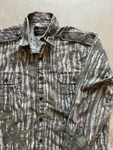 Load image into Gallery viewer, Vintage Charles Daly Realtree Camo Lightweight Button Up Shirt (L)
