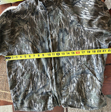 Load image into Gallery viewer, Men’s medium 1980s Mossy oak bow hunter jacket Treestand vintage hunting jacket military long 4 pocket jacket made in the USA hunting camo