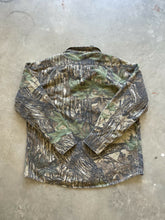 Load image into Gallery viewer, Vintage Walls Realtree Camo Chamois Shirt (XL)