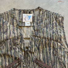Load image into Gallery viewer, Vintage Realtree Camo Hunting Vest (M)