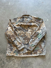 Load image into Gallery viewer, Vintage Walls Realtree Advantage Camo Button Up Shirt (XL)
