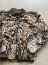 Load image into Gallery viewer, Vintage Realtree Hardwoods Camo Insulated Bomber Jacket (L)