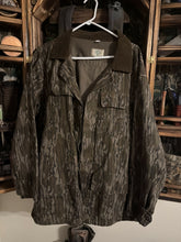 Load image into Gallery viewer, Mossy Oak corduroy collar shirt