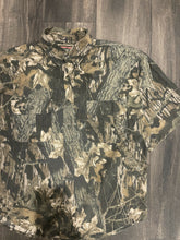 Load image into Gallery viewer, Vintage Mossy Oak Breakup Camo Short Sleeve Button-Up Shirt (L)