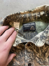 Load image into Gallery viewer, Vintage Rattlers Brand Realtree Camo Chamois Shirt (L)