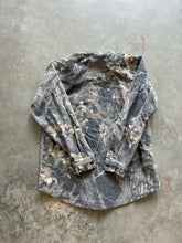Load image into Gallery viewer, Vintage Mossy Oak Breakup Camo Chamois Shirt (XS)