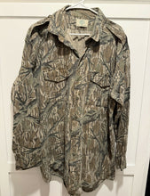 Load image into Gallery viewer, Mossy Oak Treestand Button Down (XXL)