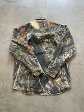 Load image into Gallery viewer, 2000’s Mossy Oak Breakup Camo Button Up Shirt (M)
