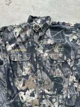 Load image into Gallery viewer, Vintage Mossy Oak Ducks Unlimited Break Up Button Up (XL)