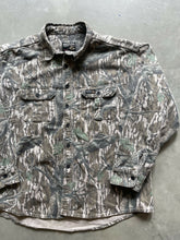 Load image into Gallery viewer, Vintage Mossy Oak Treestand Camo Chamois Shirt (2XL)
