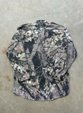 Load image into Gallery viewer, Vintage MossyOak Breakup Camo Button-Up (L/XL)