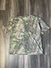 Load image into Gallery viewer, Vintage Realtree Hardwoods Camo T-Shirt (XL)