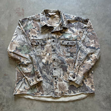 Load image into Gallery viewer, Vintage Walls Realtree Advantage Camo Button Up Shirt (2XL)