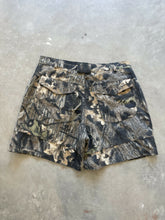 Load image into Gallery viewer, Vintage Mossy Oak Breakup Camo Shorts (L)