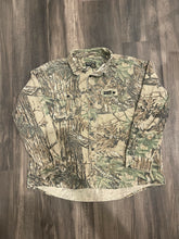 Load image into Gallery viewer, Vintage Rattlers Brand Realtree Camo Chamois Shirt (2XL)