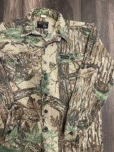 Load image into Gallery viewer, 90’s Rattlers Brand Realtree Camo Chamois Shirt (M)