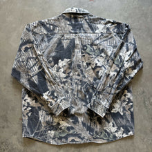 Load image into Gallery viewer, 2000’s Mossy Oak Breakup Camo Chamois Shirt (XL)