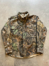 Load image into Gallery viewer, Vintage Five Brothers Realtree Advantage Timber Camo Chamois Shirt (XL)
