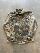 Load image into Gallery viewer, Vintage Rattlers Brand Realtree Camo Chamois Shirt (L)