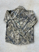 Load image into Gallery viewer, Vintage Advantage Wetlands Camo Canada Goose Embroidered Chamois Shirt (M)