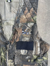 Load image into Gallery viewer, Vintage Realtree Hardwoods Quail Unlimited Embroidered Hinting Vest (L)