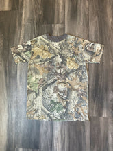Load image into Gallery viewer, Vintage Realtree Advantage Timber Camo T-Shirt (M)