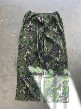 Load image into Gallery viewer, Vintage Full Foliage Camo Ultra Lightweight Pants (XL)