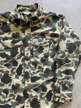 Load image into Gallery viewer, Vintage Duck Camo Wildlife Graphic Chamois Shirt (XL)