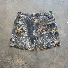 Load image into Gallery viewer, 2000’s Mossy Oak Breakup Camo Shorts (XL)