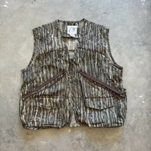 Load image into Gallery viewer, Vintage Realtree Camo Hunting Vest (M)