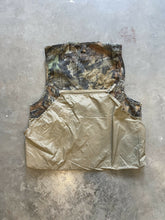 Load image into Gallery viewer, Vintage SafTbak Realtree Advantage Timber Camo Bird Hunting Vest (M)