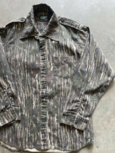 Load image into Gallery viewer, Vintage Realtree Camo Button-Up Shirt (M)