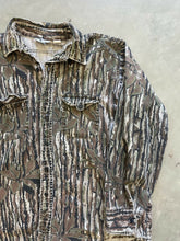 Load image into Gallery viewer, Vintage Distressed Realtree Camo Chamois Shirt (2XL)