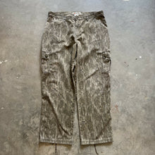 Load image into Gallery viewer, 2000’s Mossy Oak Bottomland Camo Adjustable Waist Pants (L)