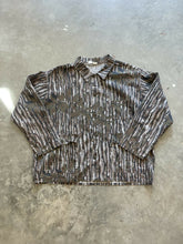 Load image into Gallery viewer, Vintage Realtree Camo 3-Pocket Shirt (XL)