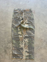Load image into Gallery viewer, 90’s Duxbak Realtree Camo Denim Pants (M)
