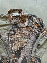 Load image into Gallery viewer, Vintage Columbia Mossy Oak Breakup Camo Button-Up Shirt (M)
