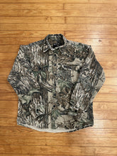 Load image into Gallery viewer, Vintage Rattlers Brand Realtree Camo Chamios (S)