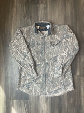 Load image into Gallery viewer, Vintage Browning Mossy Oak Treestand Camo Chamois Shirt (L)