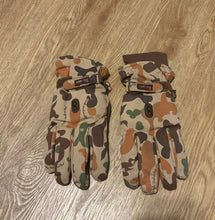 Load image into Gallery viewer, Vintage Bob Allen Ducks Unlimited Goretex Gloves XL