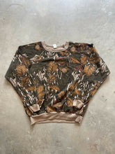 Load image into Gallery viewer, Vintage Mossy Oak Fall Foliage Camo Crewneck (XL)