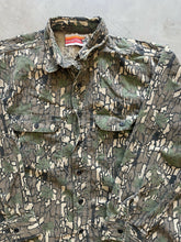 Load image into Gallery viewer, Vintage Winchester Camo Chamois Shirt (L)