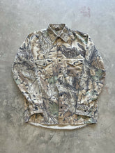Load image into Gallery viewer, Vintage Ranger Realtree Advantage Camo Button Up Shirt (M)