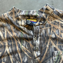Load image into Gallery viewer, Vintage Mossy Oak Shadow Grass Camo Henley Shirt (S)